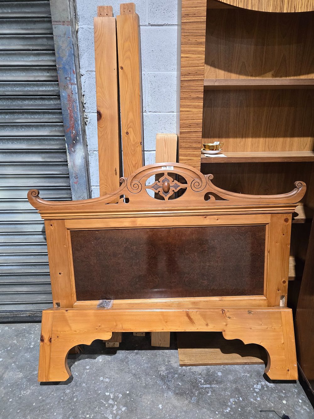 Lot 100: 1 X PINE DOUBLE BED FRAME