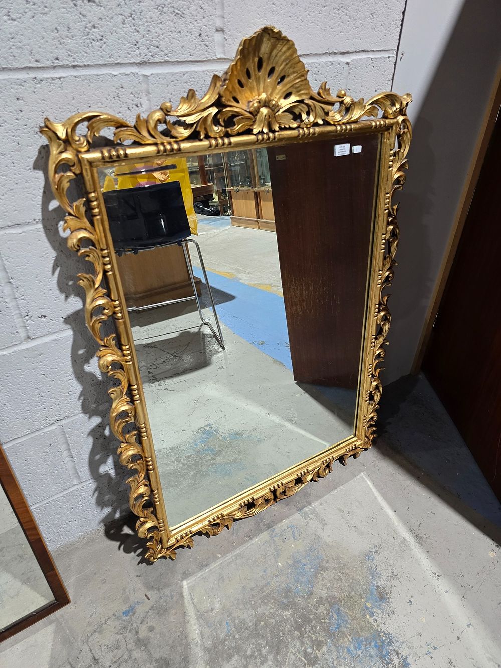 Lot 103: 1 X LARGE GILT FRAMED HALL MIRROR BEVELLED...