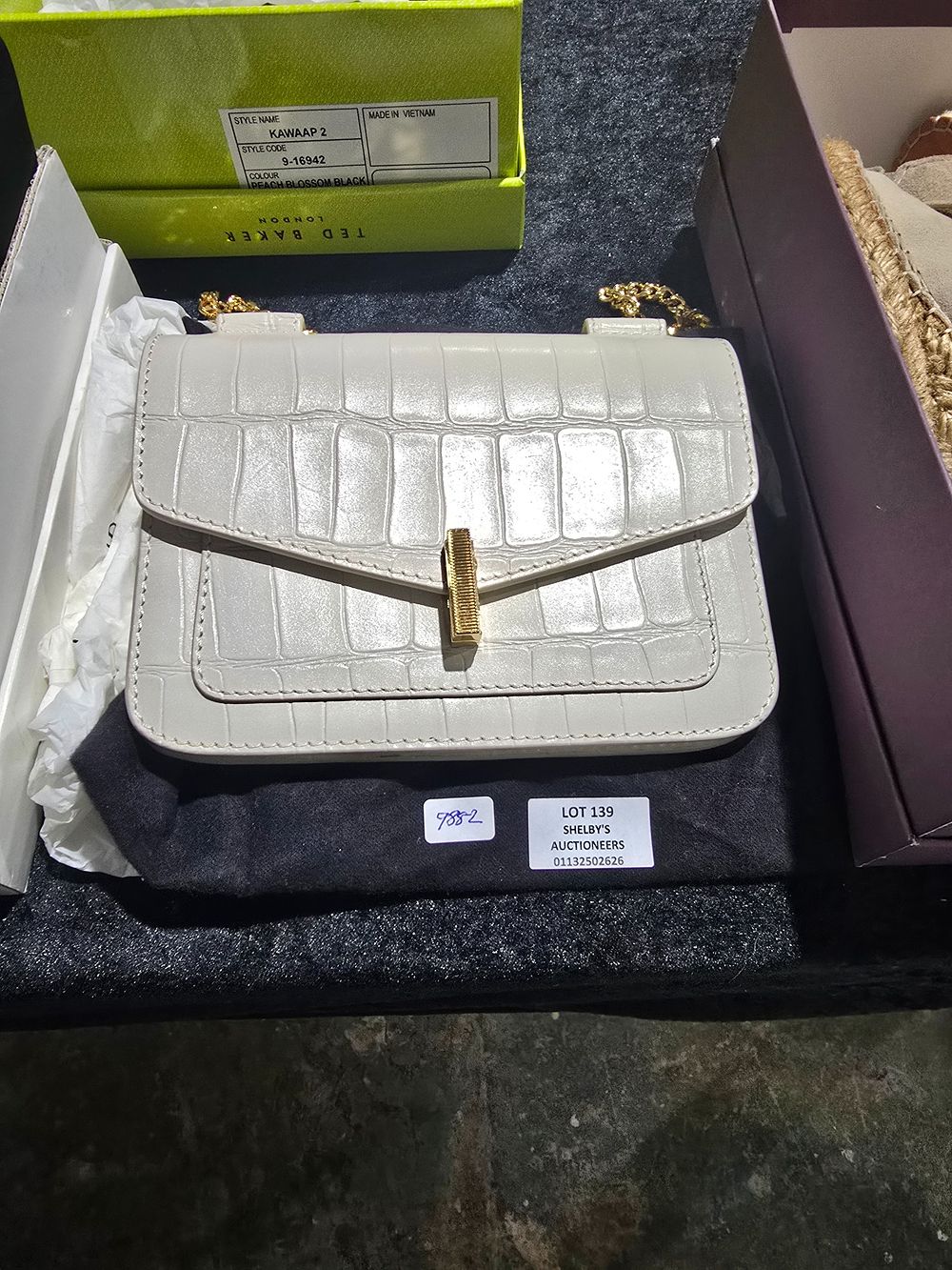 Lot 139: 1 X AS NEW LADIES DESIGNER HAND BAG...