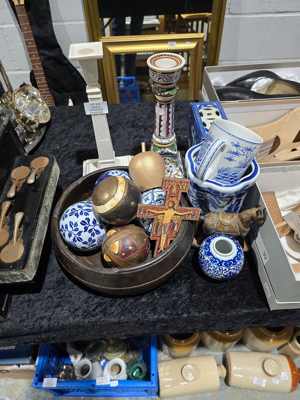 Lot 154: SELECTION OF VARIOUS POTTERY WARE ITEMS CANDLE STICKS...