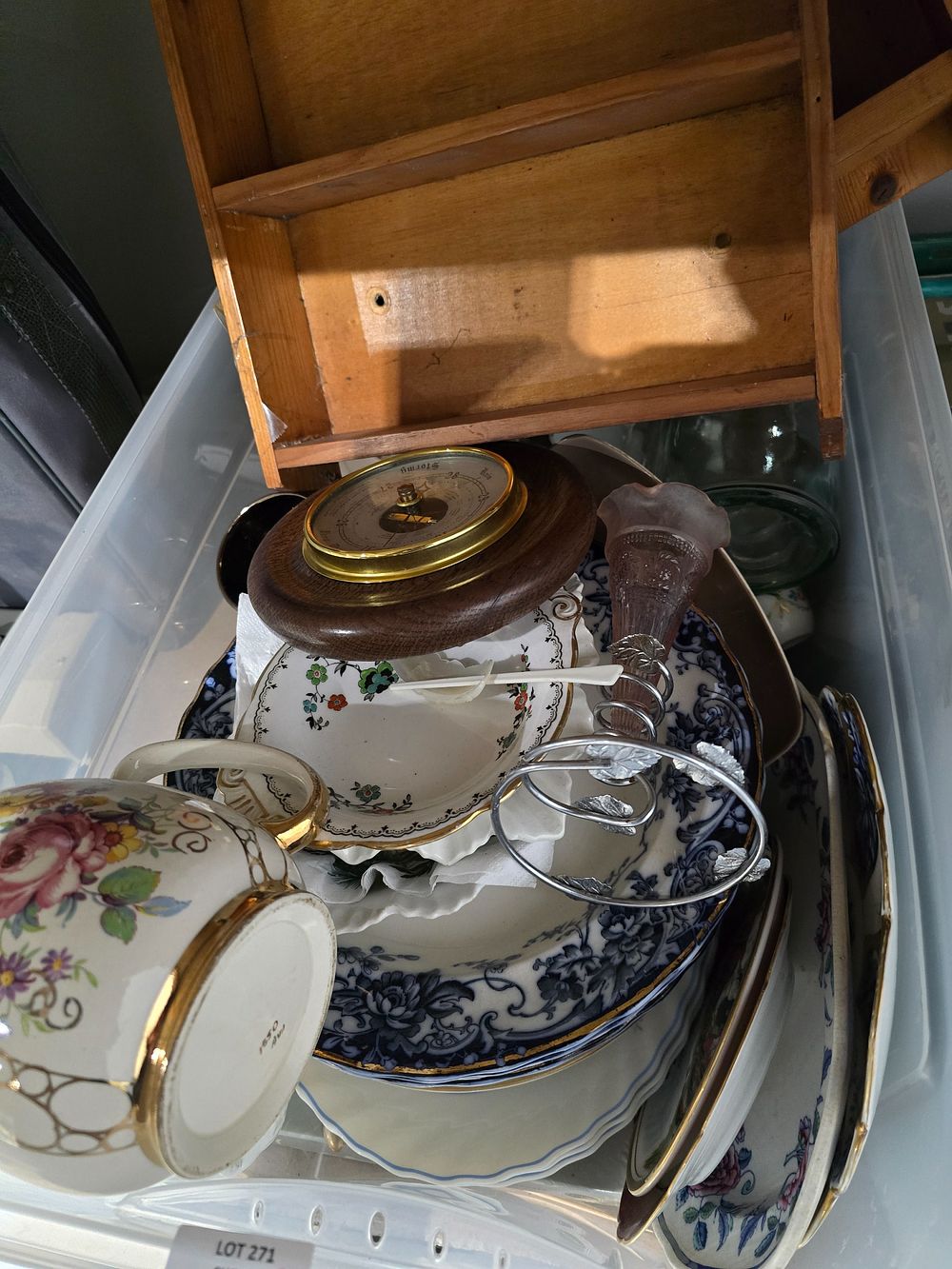 Lot 168: 1 X BOX CONTAINING POTTERY WARE PLATES WITH...