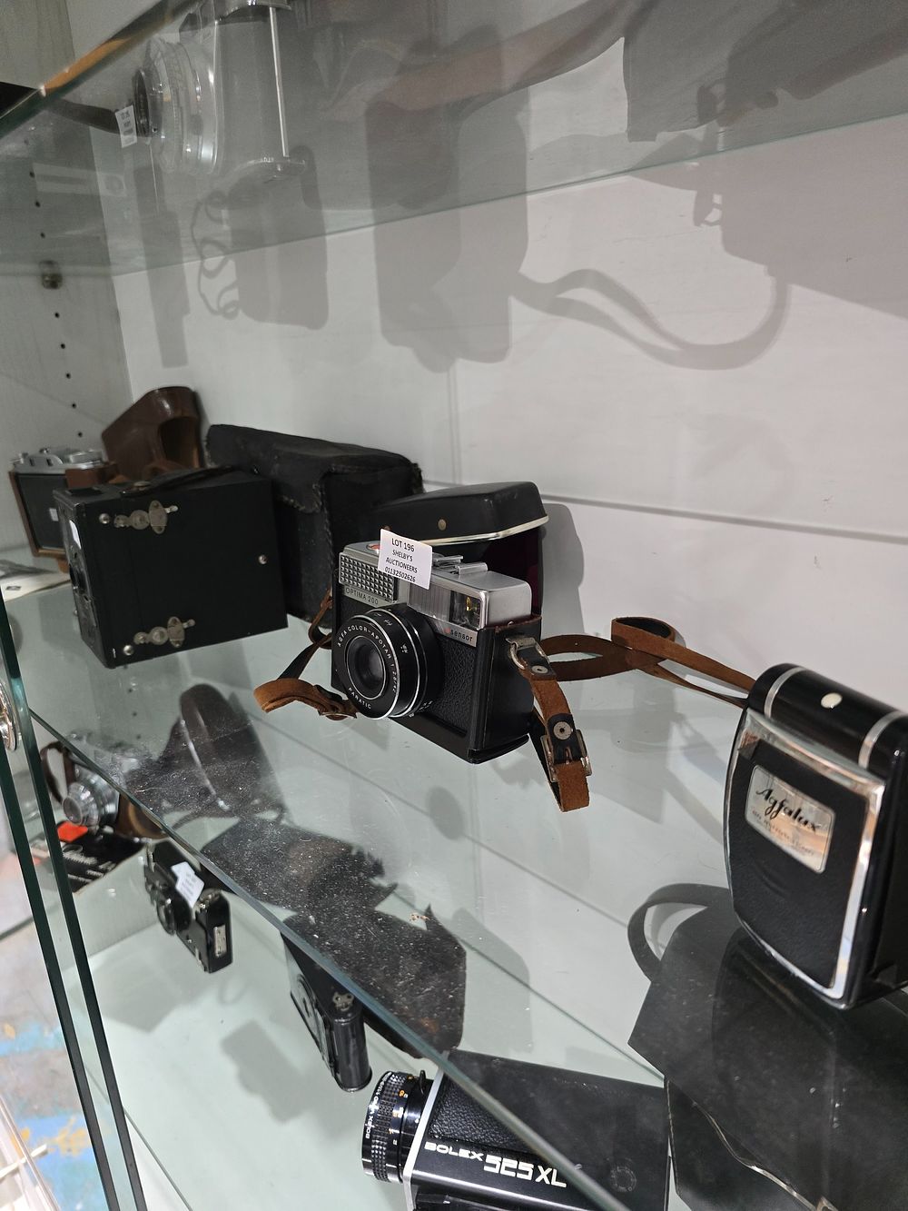 Lot 196: SELECTION OF VARIOUS AGE VINTAGE CAMERAS