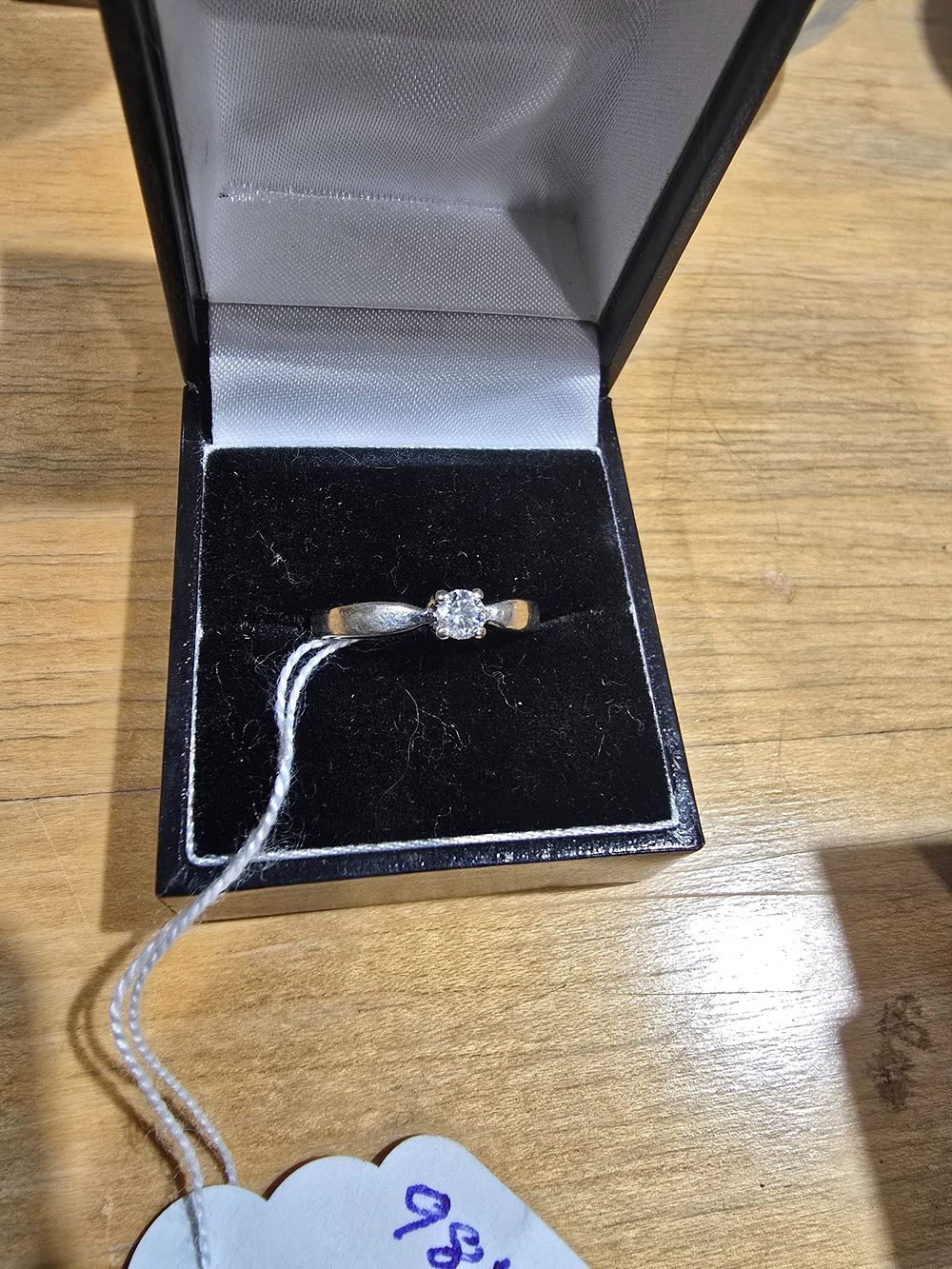 Lot 235: 1 X 9CT GOLD DIAMOND SOLITARE RING APRROX...