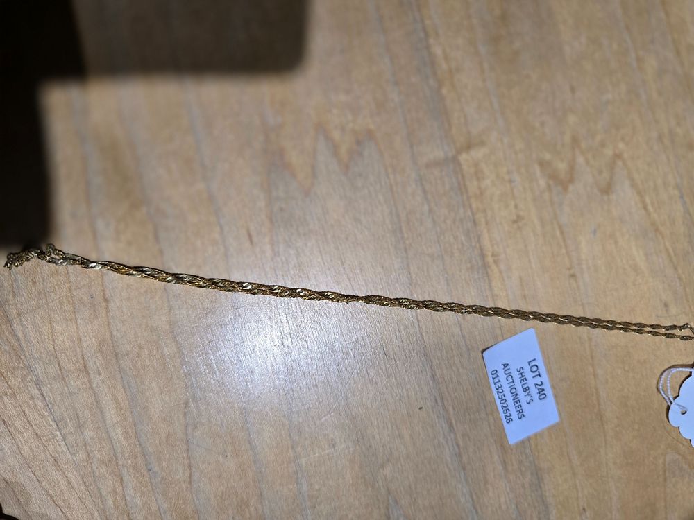 Lot 240: 1 X 9CT GOLD FLAT TWIST LINK NECKLACE...