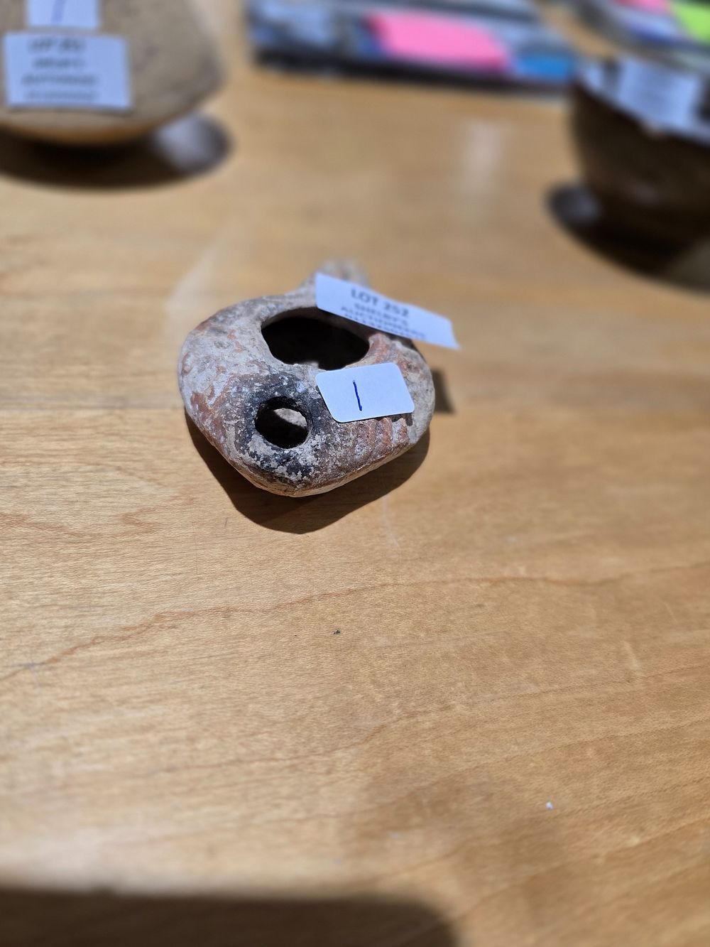 Lot 252: 1 X ROMAN OIL LAMP