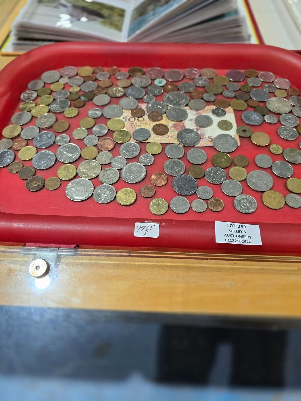 Lot 259: 1 X TRAY CONTAINING VARIOUS FOREIGN COINAGE