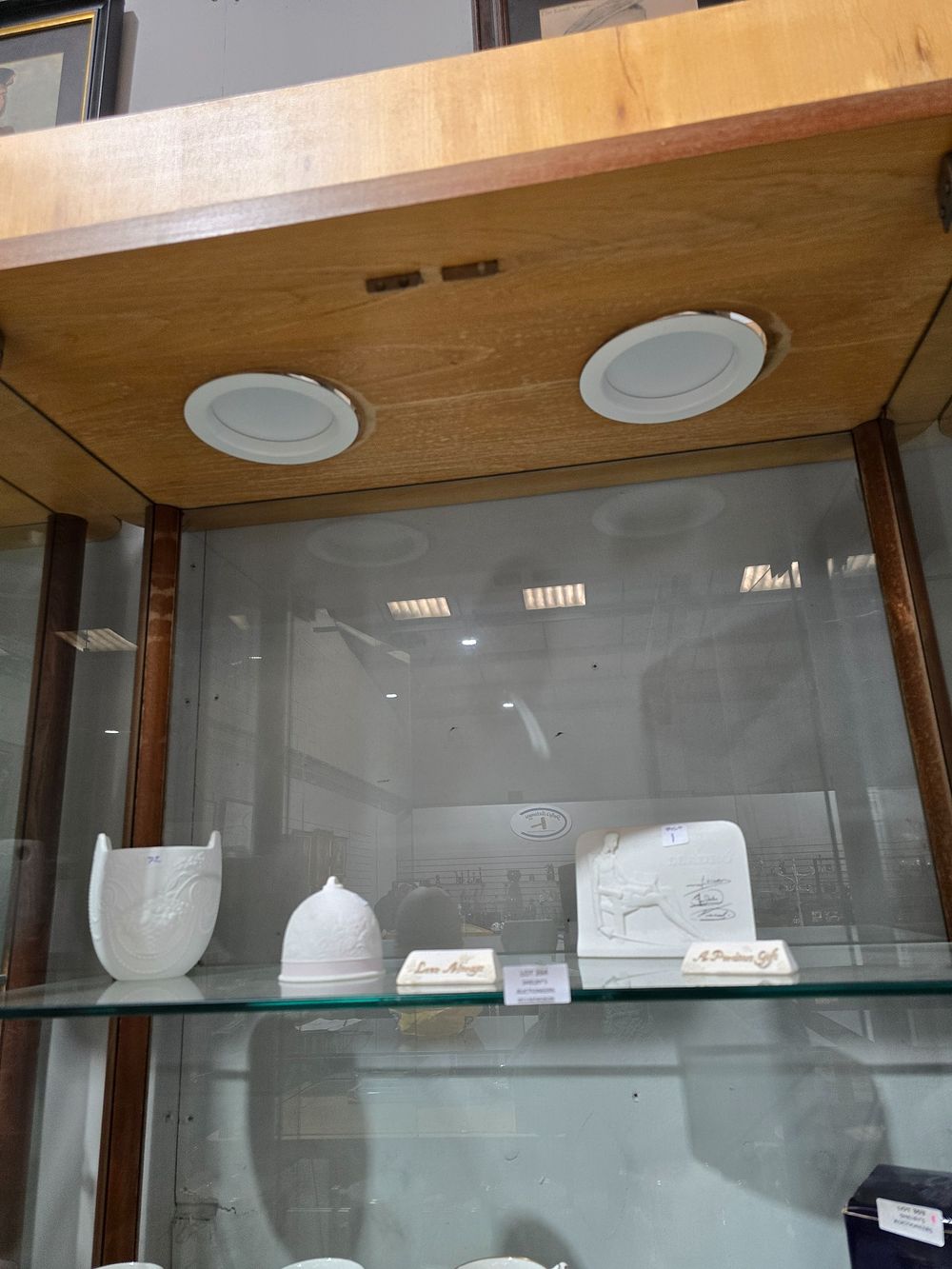 Lot 264: 1 X LLADRO SOCIETY PARIAN WARE STAND WITH...