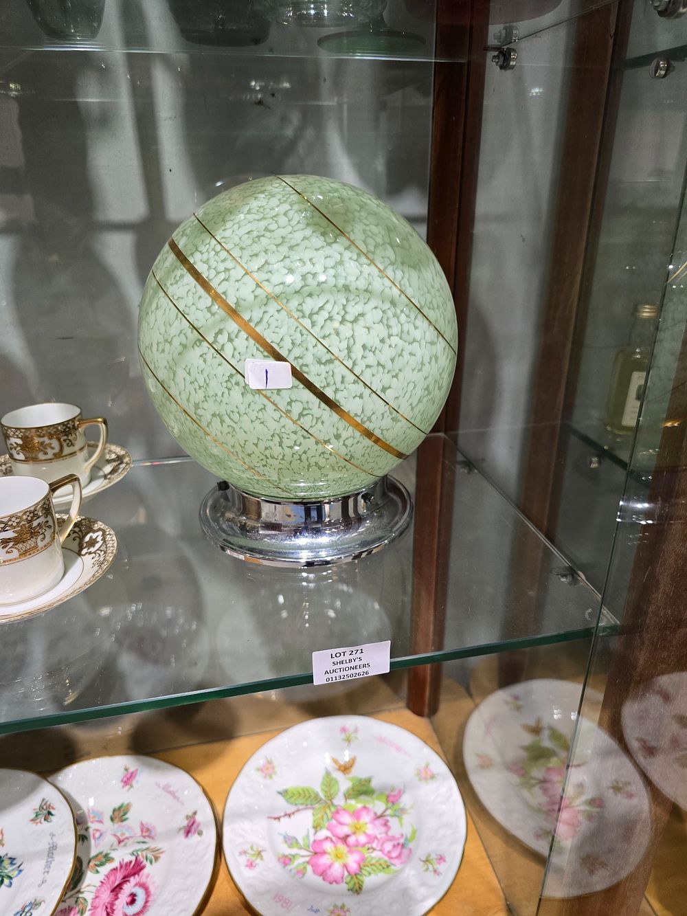 Lot 271: 1 X ART DECO GREEN GLASS LIGHT SHADE...