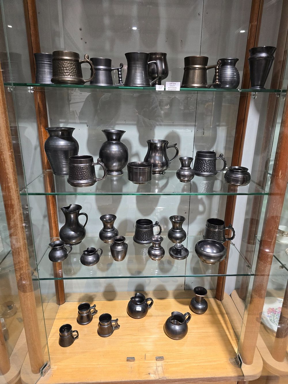 Lot 273: 33 X VARIOUS PIECES OF PRINKNASH POTTERY WARE...