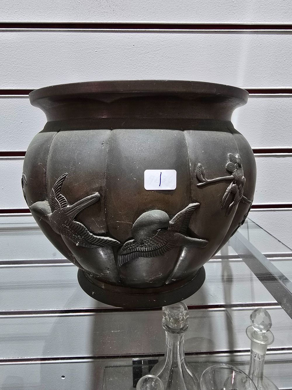 Lot 276: 1 X LARGE ORIENTAL SWALLOWS DESIGN BRONZE PLANTER