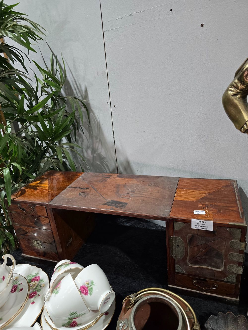 Lot 287: 1 X SMALL ORIENTAL DRESSING TABLE DRAWER SET