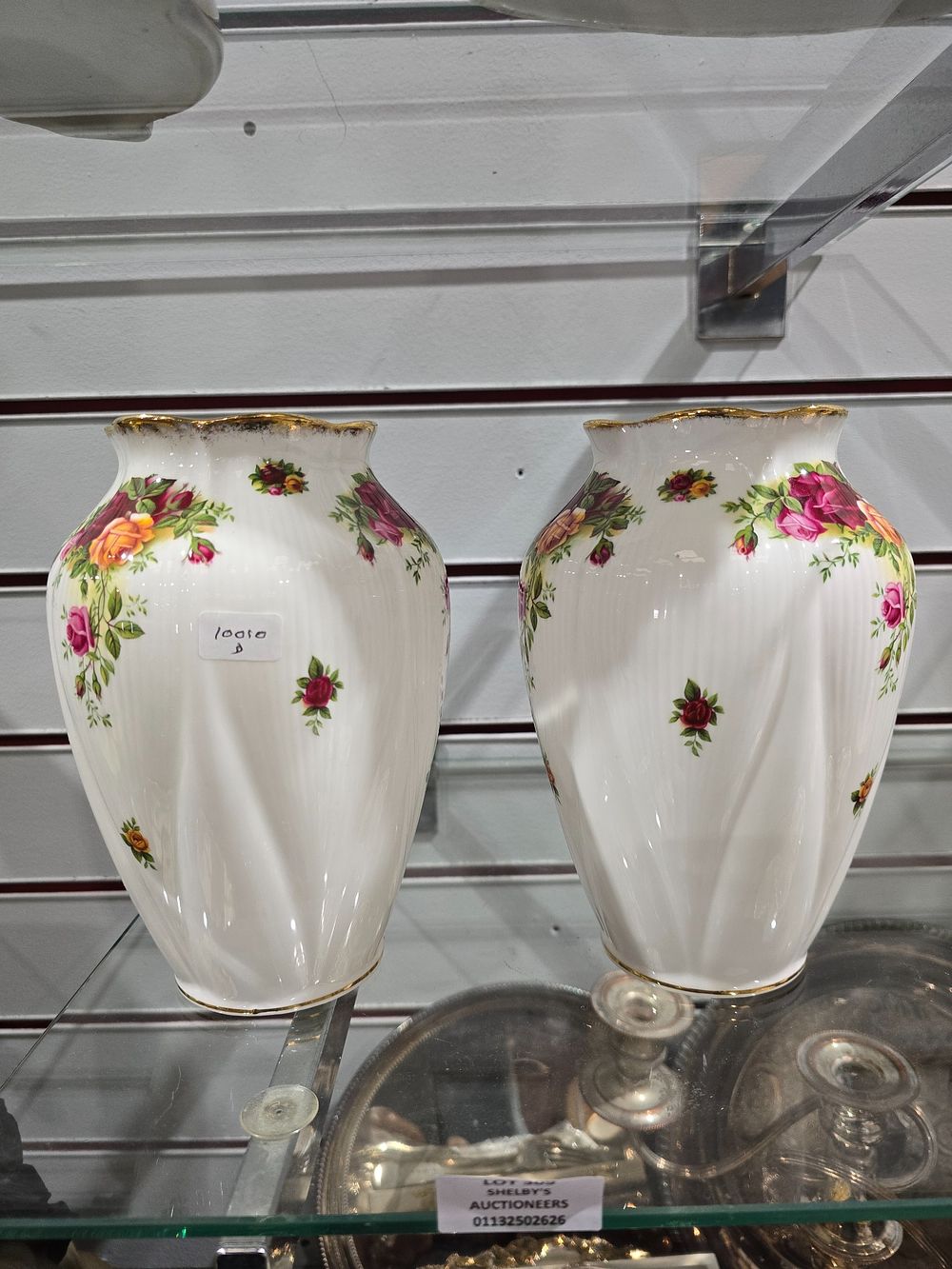 Lot 309: 2 X LARGE ROYAL ALBERT OLD COUNTRY ROSES...