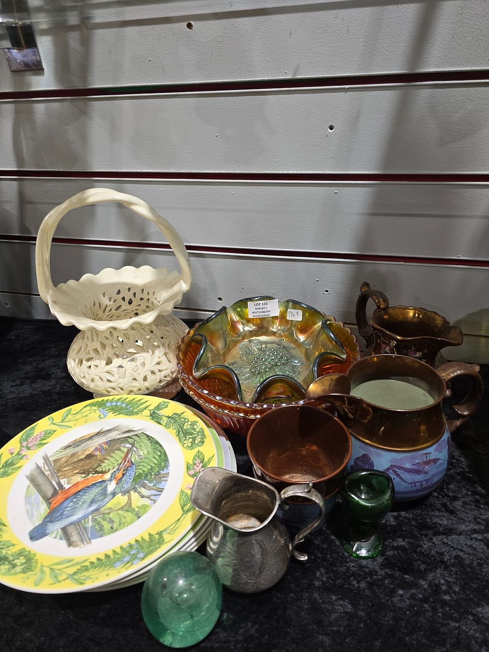Lot 333: SELECTION OF VARIOUS POTTERY WARE ITEMS INCLUDING CARLTON...