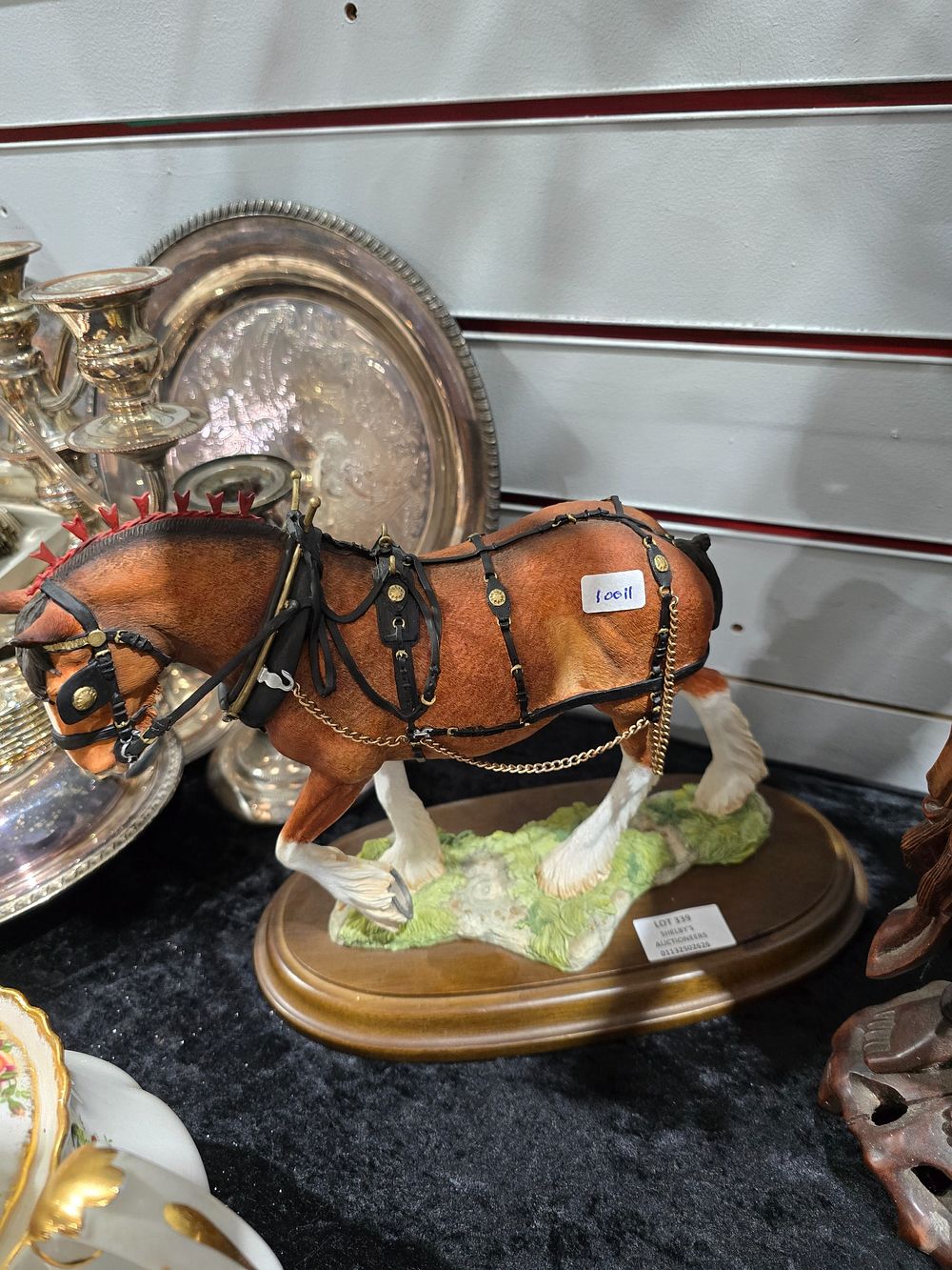 Lot 339: 1 X POTTERY SHIRE HORSE FIGURINE