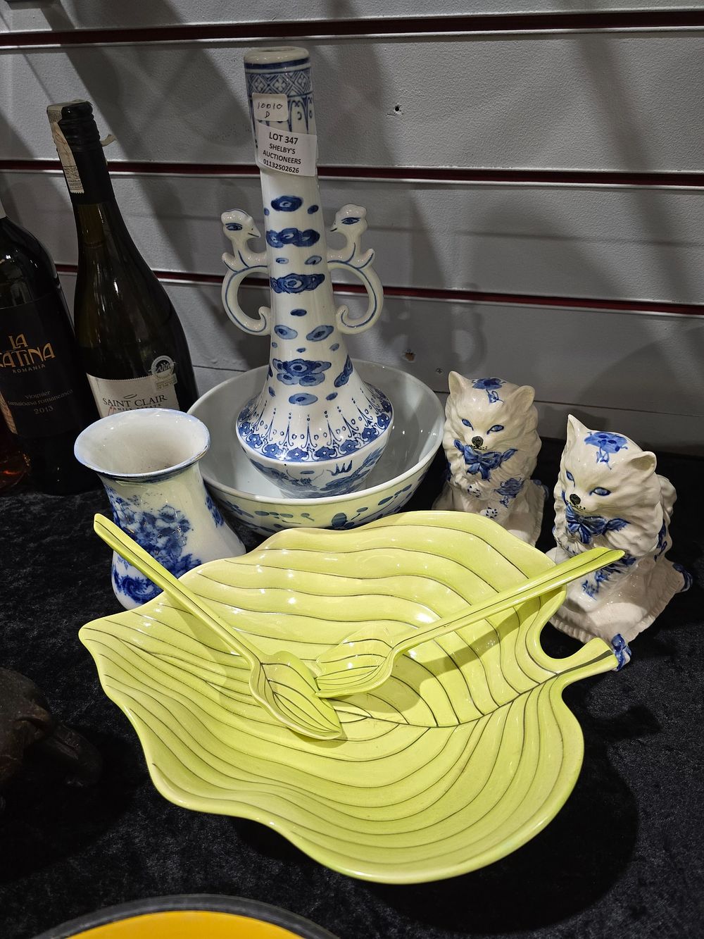 Lot 347: SELECTION OF BLUE AND WHITE WARE POTTERY ITEMS...