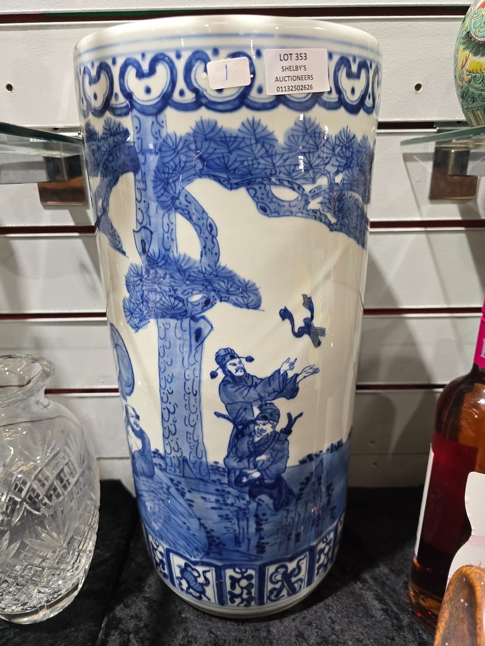 Lot 353: 1 X BLUE AND WHITE WARE ORIENTAL STYLE...