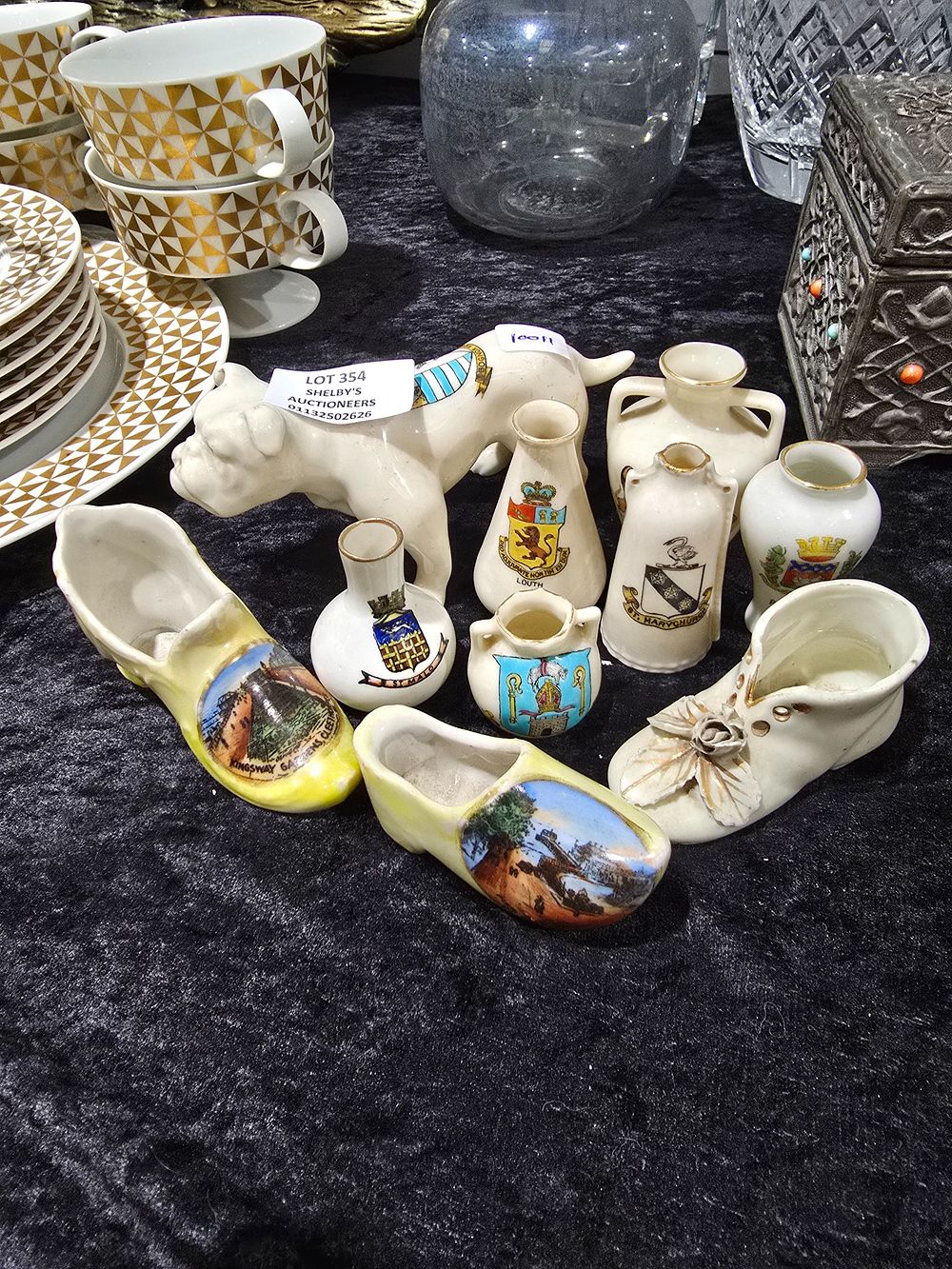 Lot 354: SELECTION OF VARIOUS CREST WARE ITEMS