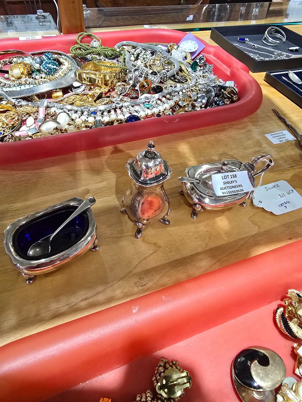 Lot 158: 3 X VARIOUS PIECES OF SILVE WARE ITEMS...