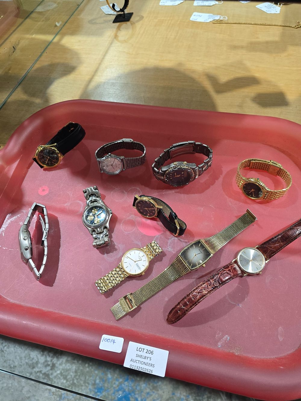 Lot 206: 1 X TRAY CONTAINING GENTS WATCHES CASIO ACCURIST...