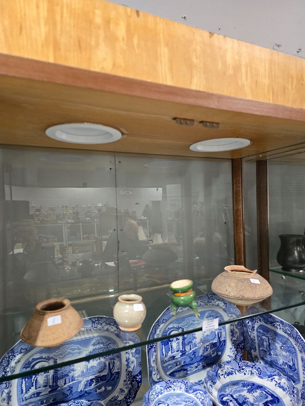 Lot 265: 4 X VARIOUS PIECES OF TERRACOTTA WARE POTTERY...