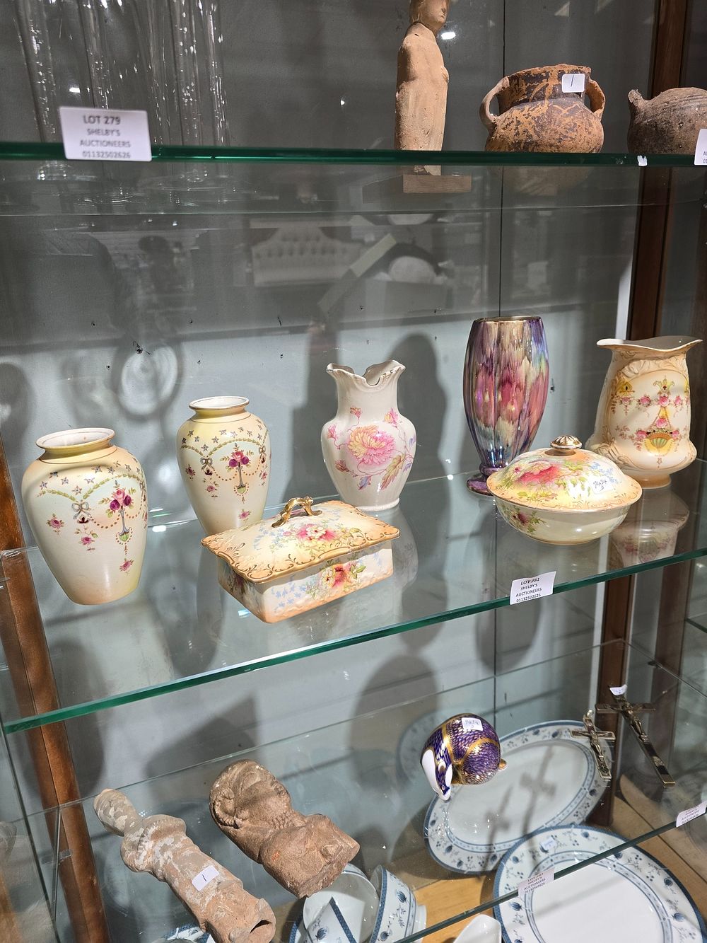 Lot 281: 5 X VARIOUS PIECES OF CROWN DEVON POTTERY...