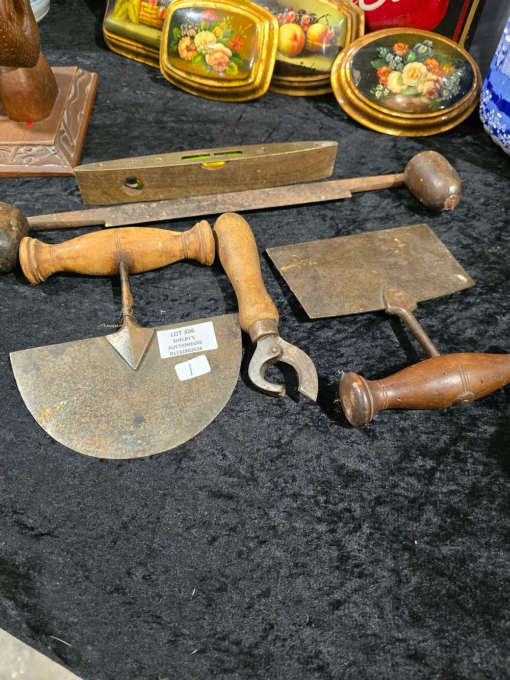 Lot 306: SELECTION OF VINTAGE TOOLS