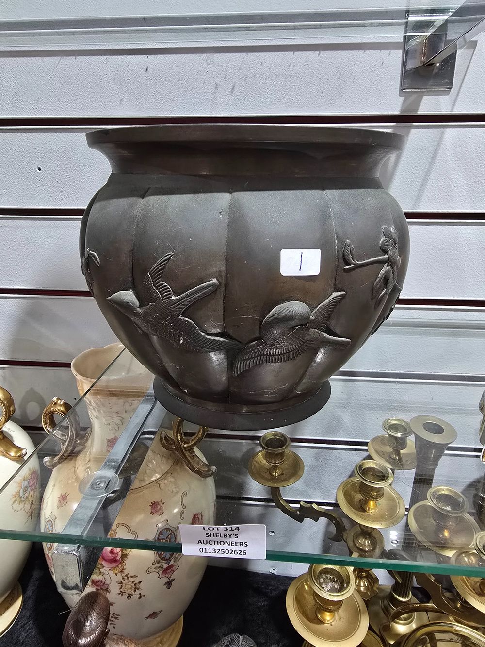 Lot 314: 1 X LARGE ORIENTAL SWALLOWS DESIGN BRONZE PLANTER