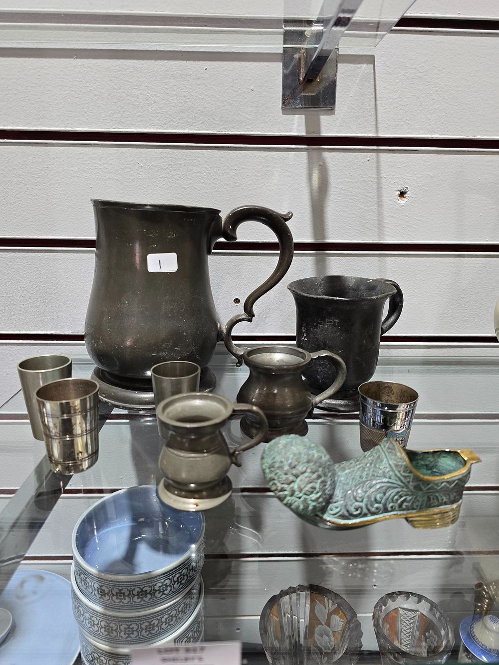Lot 317: SELECTION OF PEWTER WARE ITEMS WITH WHISKEY MEASURES...
