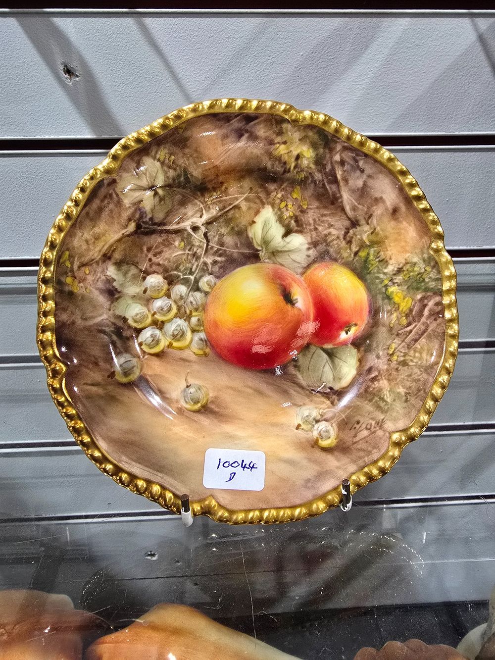 Lot 320: 1 X ROYAL WORCESTER FRUIT PATTERN SIDE PLATE...