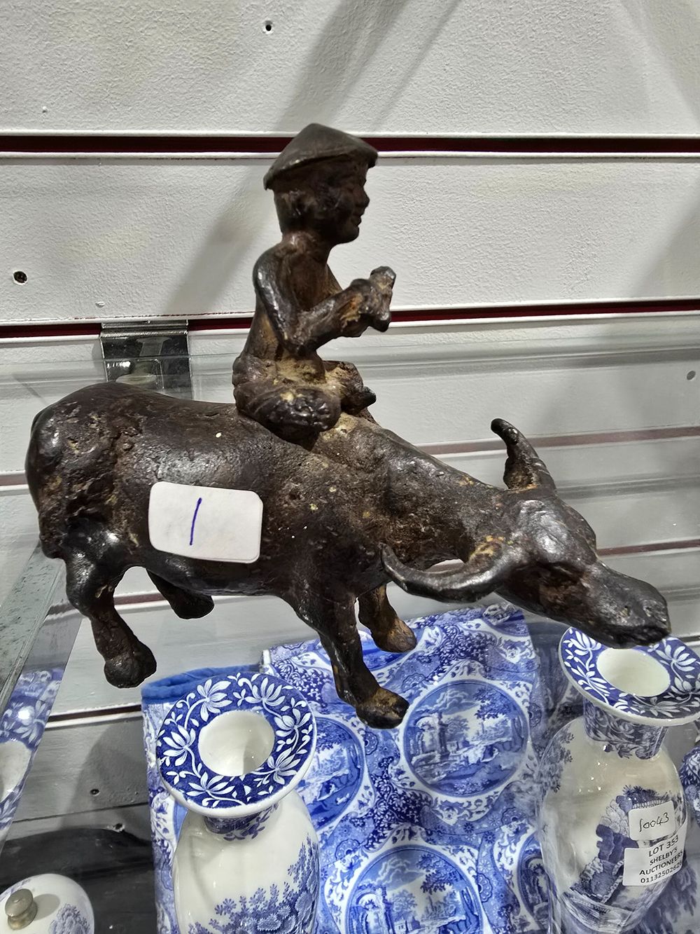 Lot 322: 1 X BRONZE CHINESE CIRCA 1900S FIGURINE ON...