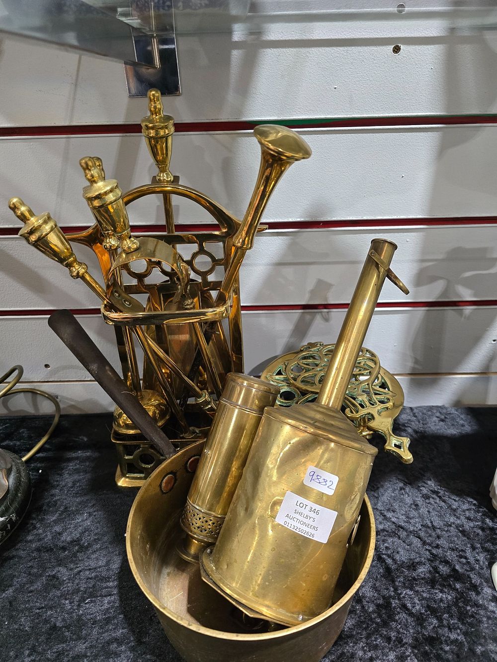 Lot 346: SELECTION OF BRASS WARE ITEMS