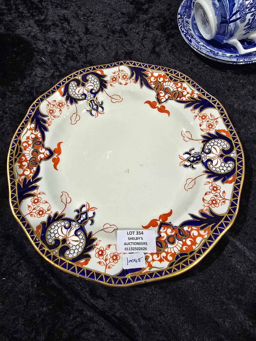 Lot 354: 1 X ROYAL CROWN DERBY IMARI PATTERN PLATE