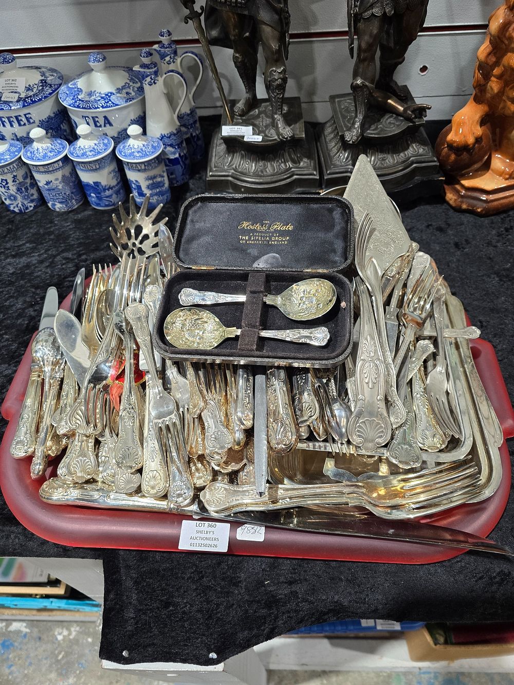 Lot 360: LARGE AMOUNT OF KINGS PATTERN CUTLERY WARE ITEMS