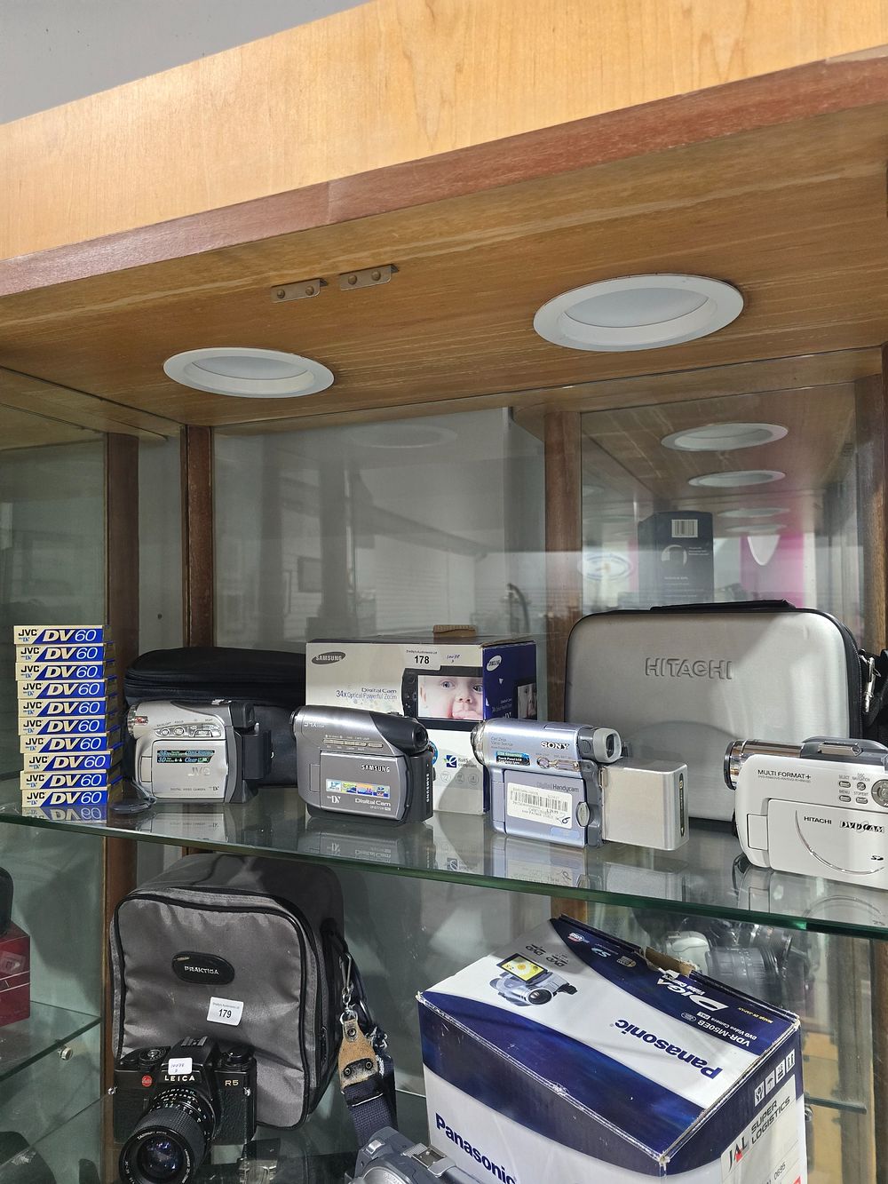 Lot 178: 1 X JVC DIGITAL VIDEO CAMERA WITH SAMSUNG...