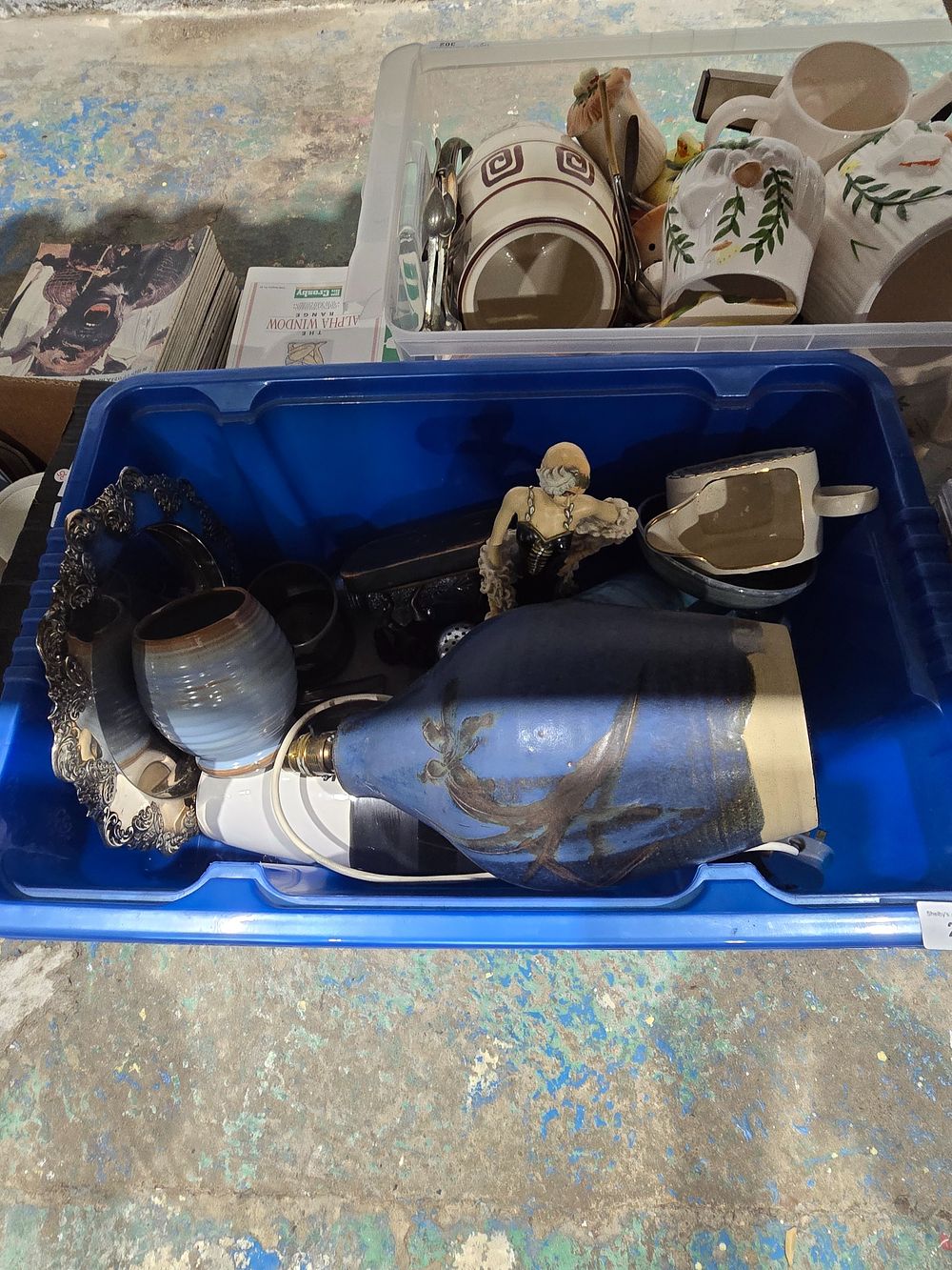 Lot 250: 1 X BOX CONTAINING POTTERY WARE AND PLATED...