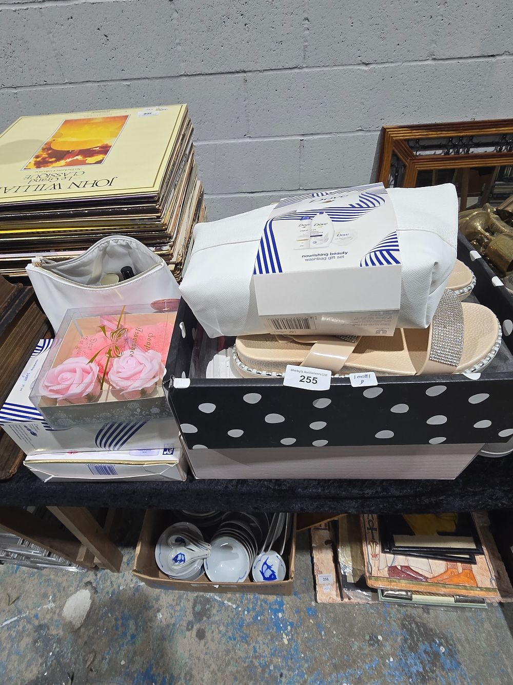 Lot 255: SELECTION OF AS NEW ITEMS GIFT SETS NAIL...
