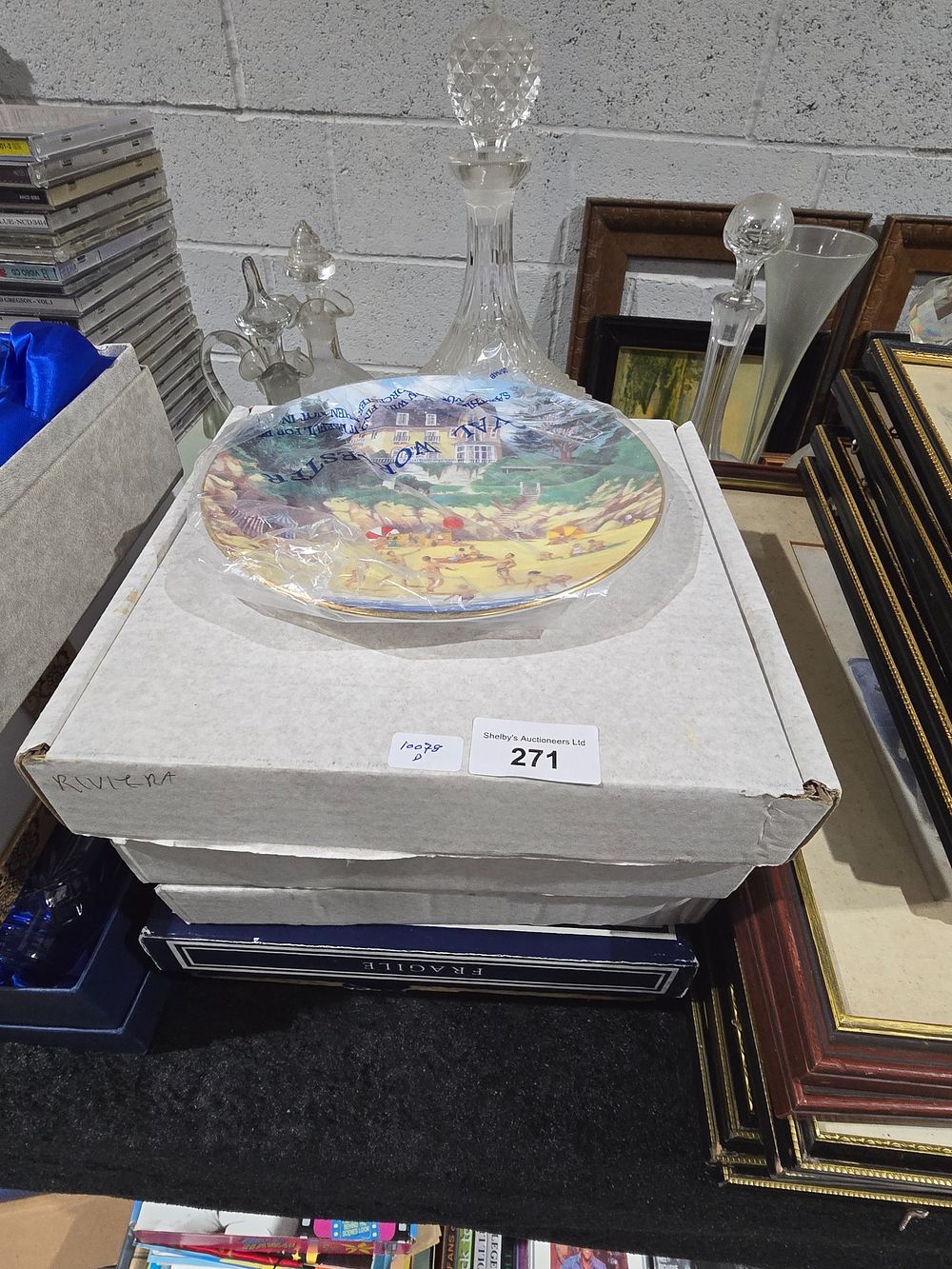 Lot 271: SELECTION OF VARIOUS COLLECTORS PLATES IN BOXES