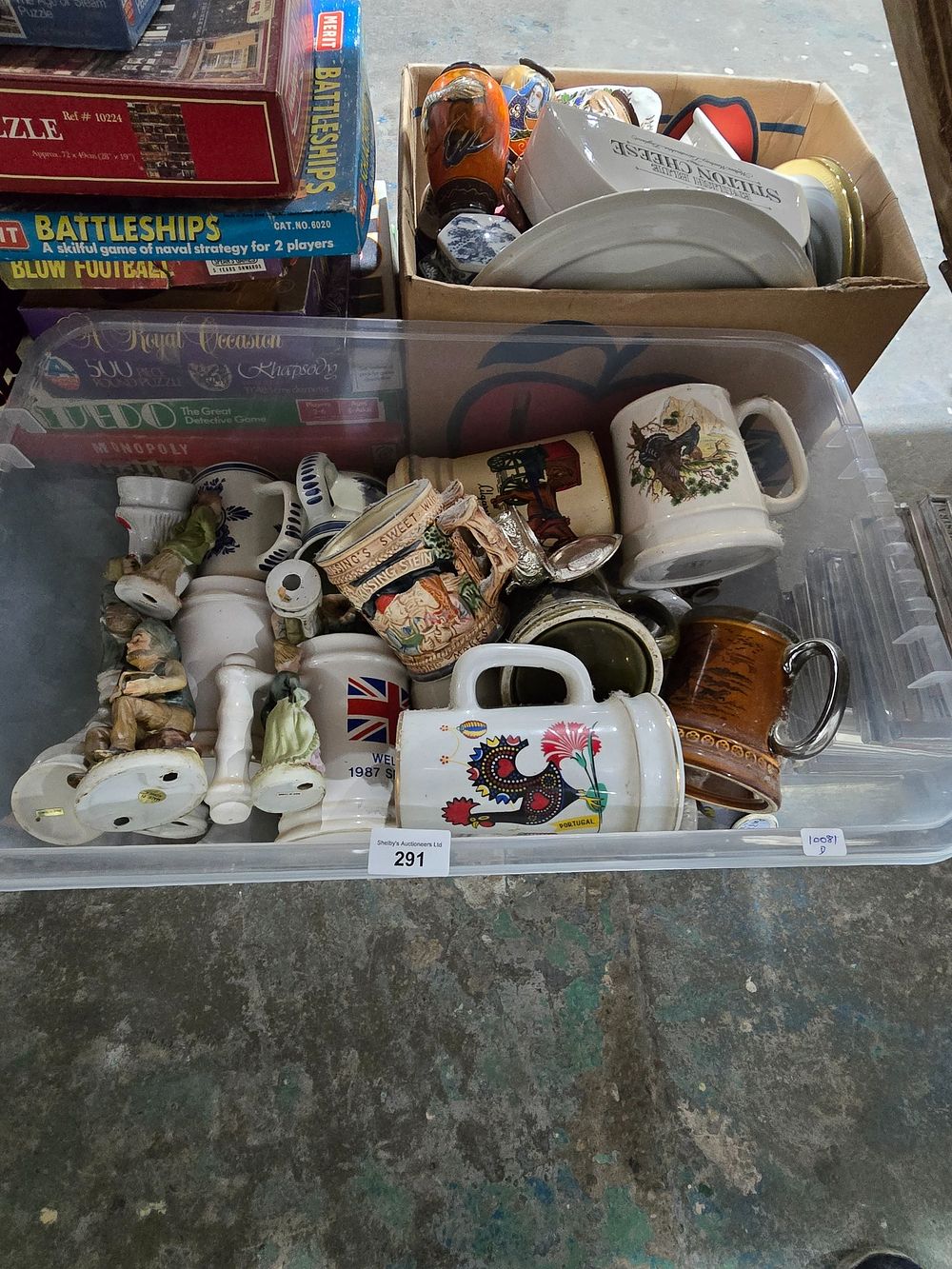 Lot 291: 1X BOX OF VARIOUS POTTERY WARE ITEMS INCLUDING...