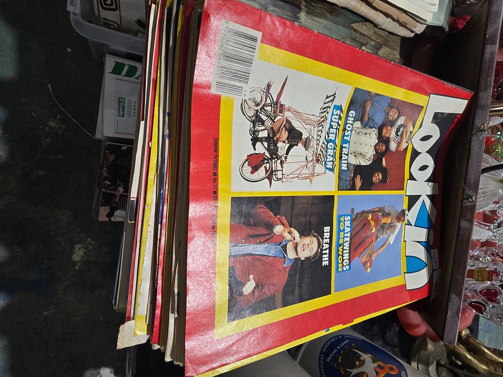 Lot 304: SELECTION LOOKIN VINTAGE MAGAZINES