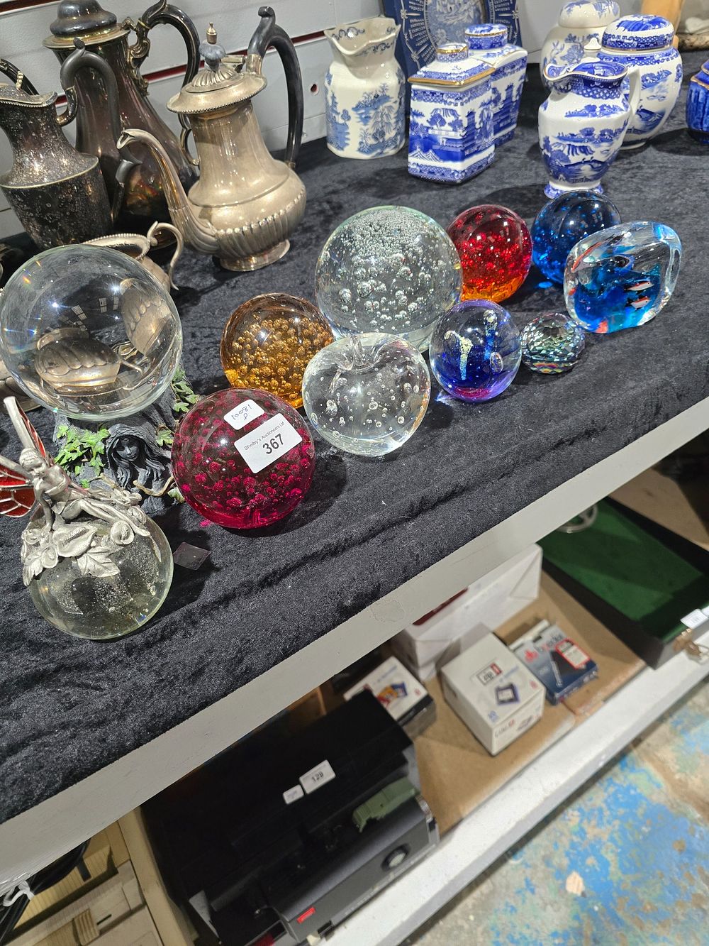 Lot 367: 11 X VARIOUS LARGE GLASS PAPER WEIGHTS