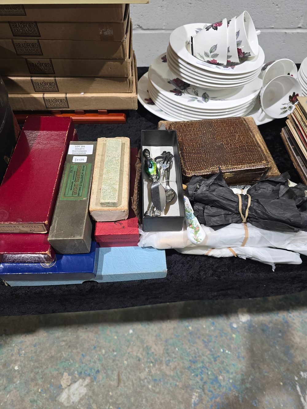 Lot 181: SELECTION OF VARIOUS BOXED AND UBOXED CUTLERY WARE...