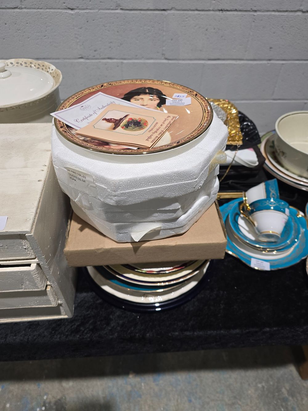 Lot 186: SELECTION OF VARIOUS MAKER COLLECTORS PLATES