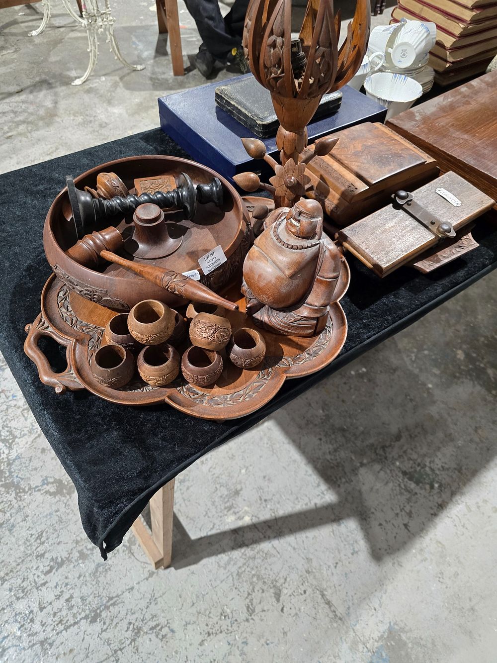 Lot 197: SELECTON OF VARIOUS ORIENTAL WOOD WARE ITEMS TABLE...