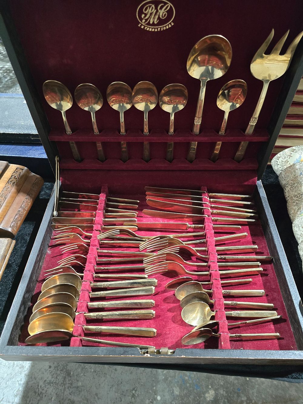 Lot 198: 1 X GOLD PLATED STYLE CUTLEY SET WITH...