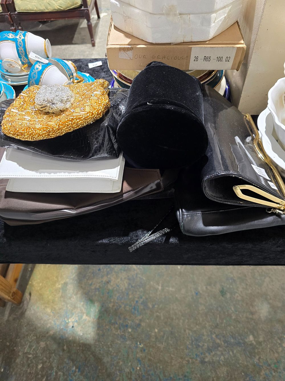 Lot 204: SELECTION OF VARIOUS LADIES EVENING BAGS ETC