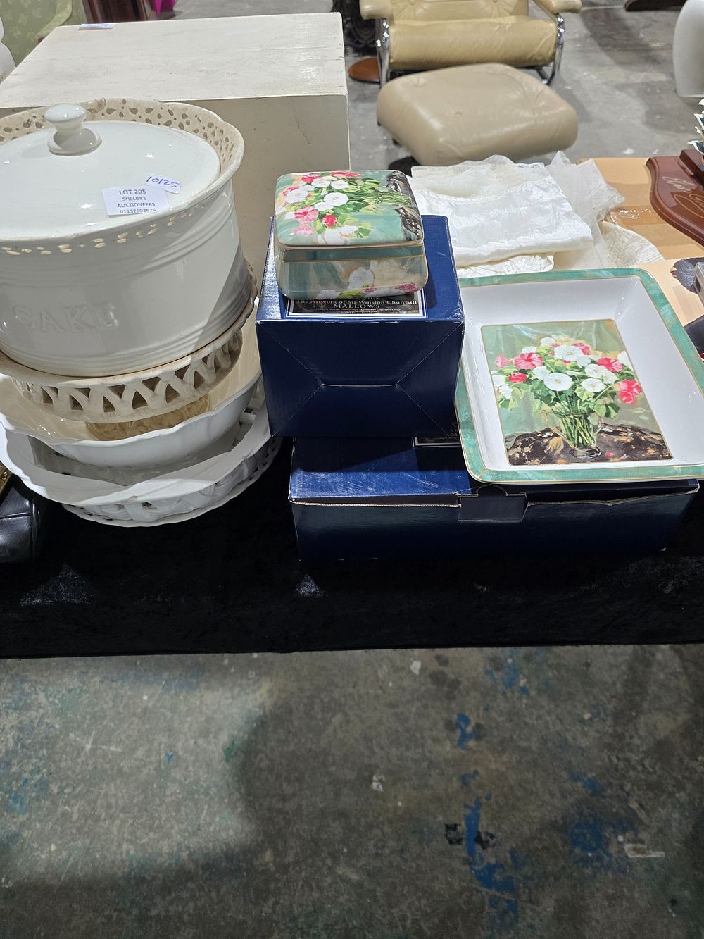Lot 205: SELECTION OF CREAMPOTTERY WARE WITH BORDER FINE ARTS...