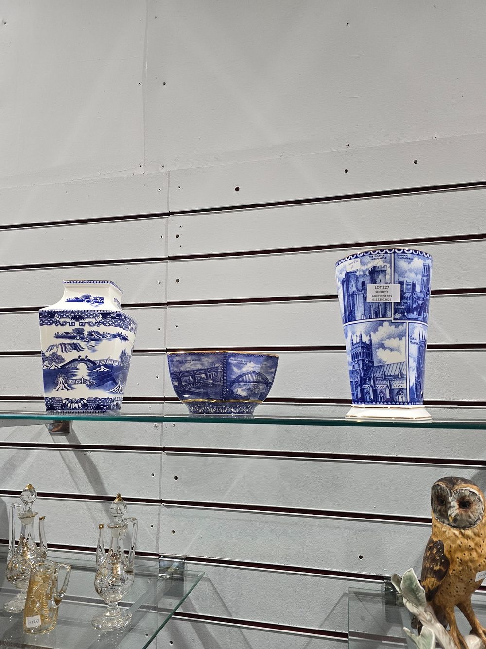 Lot 227: 3 X VARIOUS PIECES OF RINGTONS POTTERY WARE...