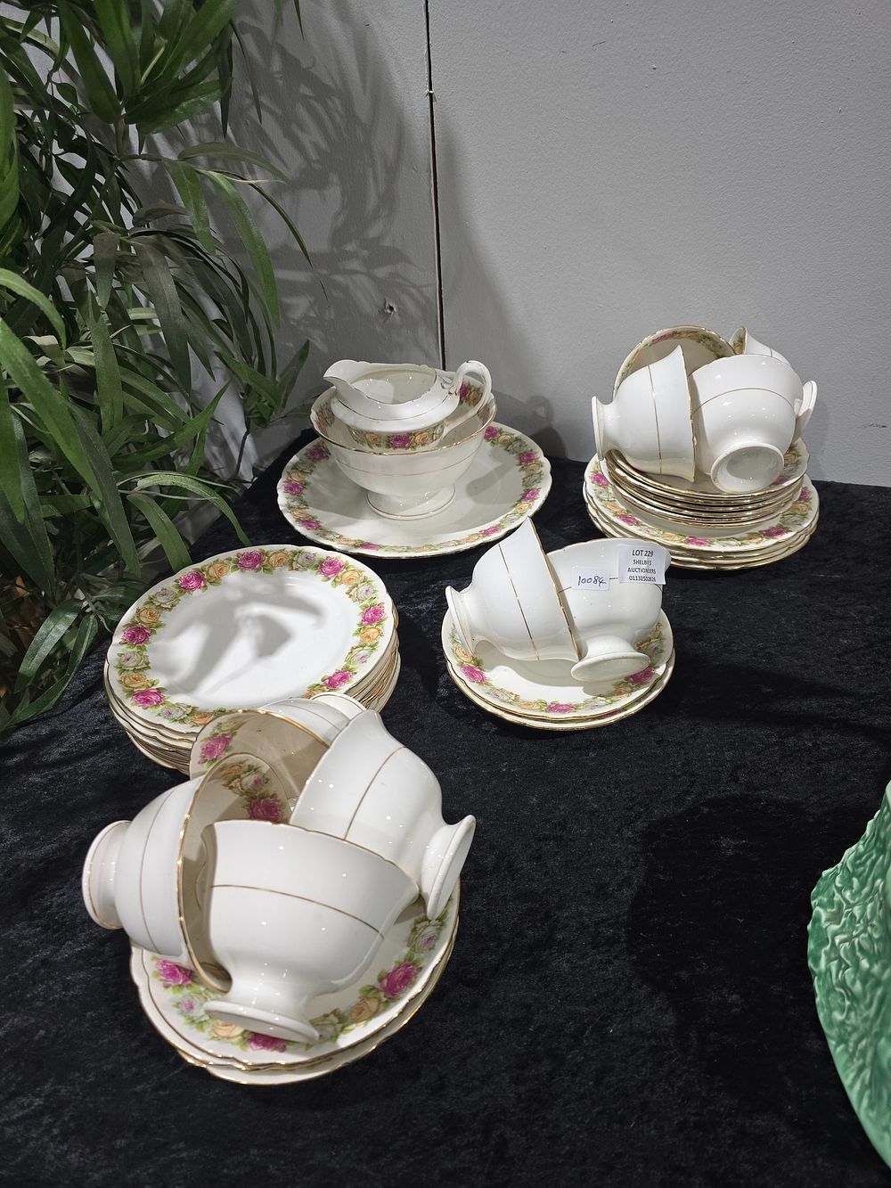 Lot 229: SELECTION OF SHELLY TEA SET ITEMS