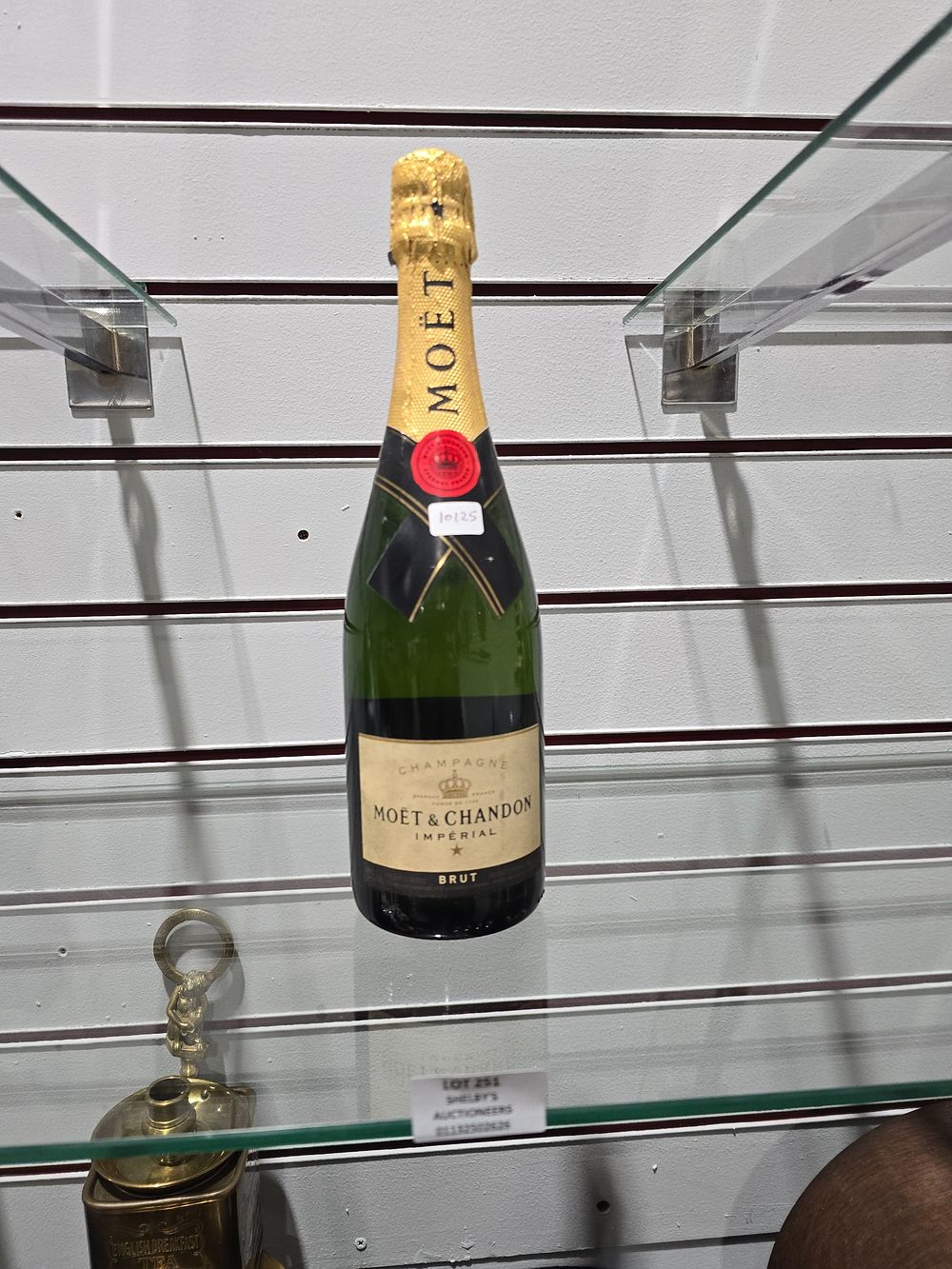 Lot 251: 1 X BOTTLE OF MOET & CHANDON BRUT