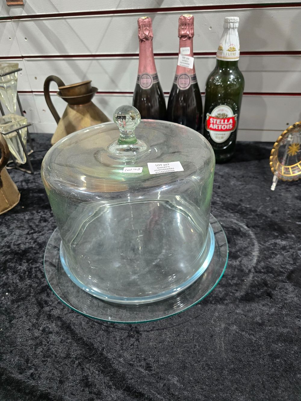 Lot 267: 1 X LARGE GLASS CAKE STAND AND COVER
